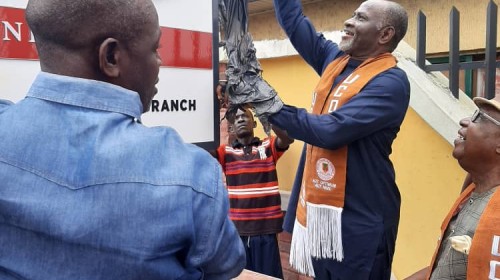 Unveiling of the new sign post by past President - Prof Ugolo
